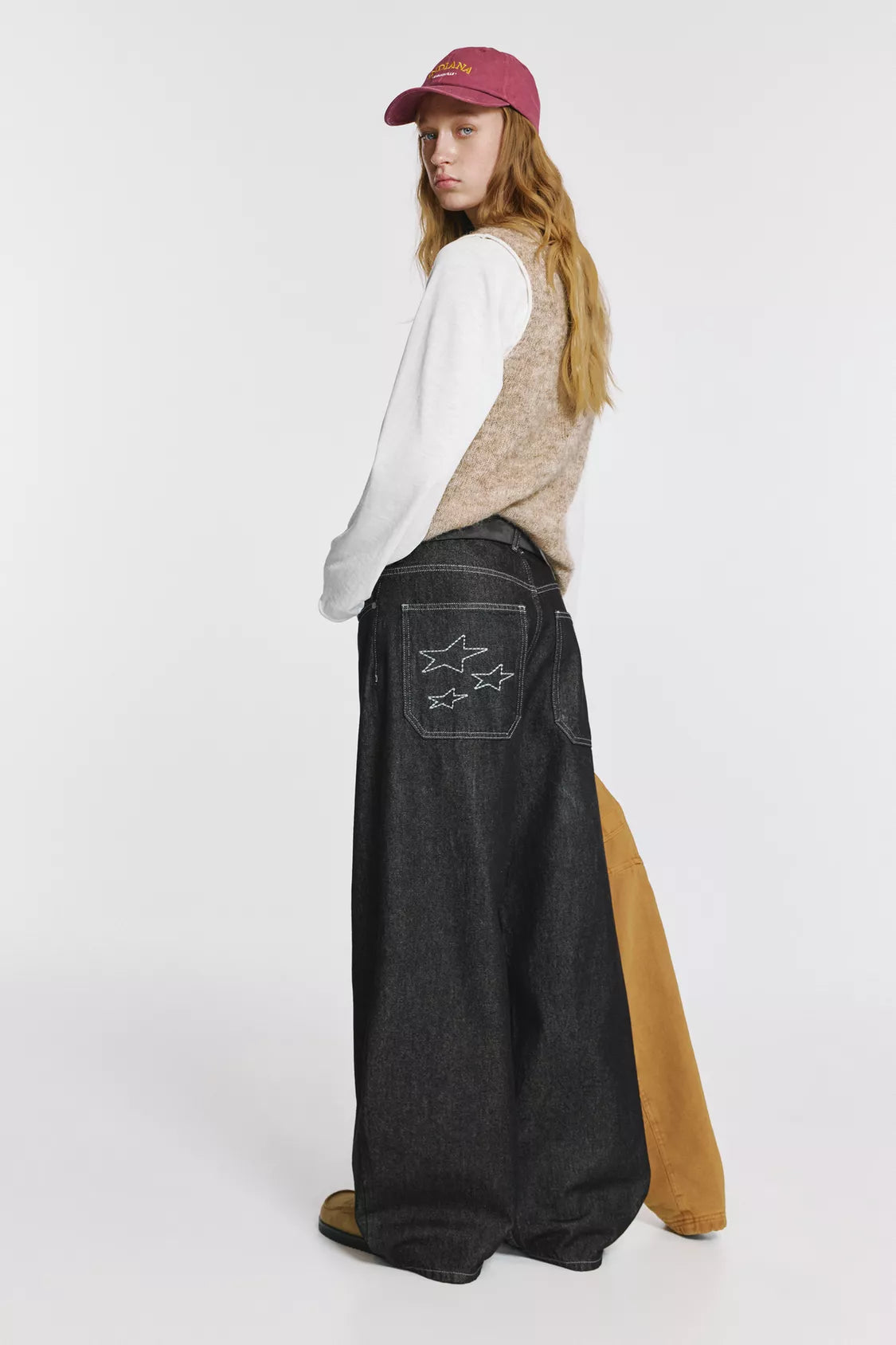 Barrel jeans with stars