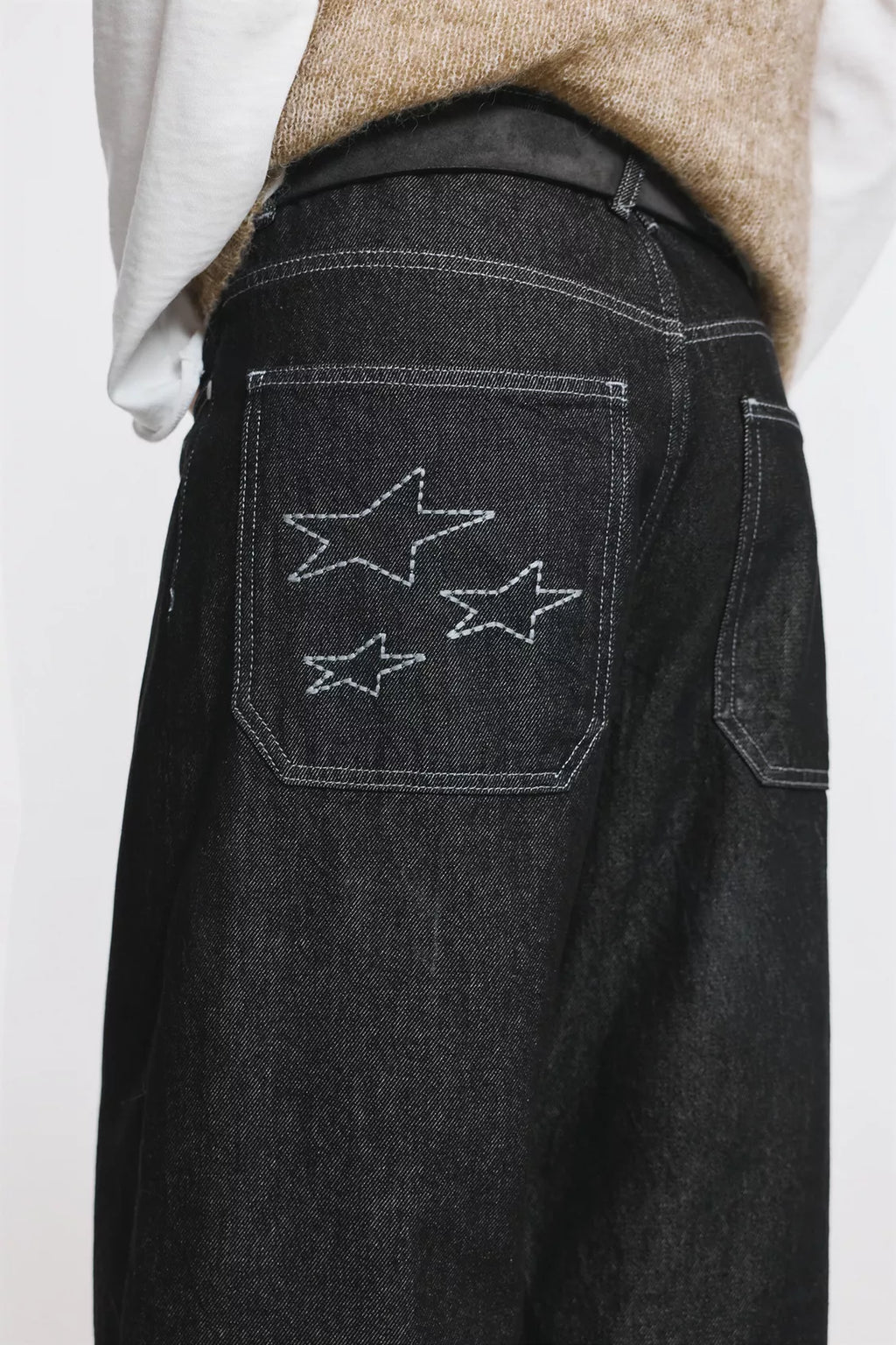 Barrel jeans with stars