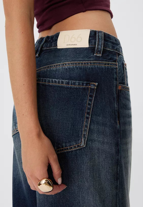 D66 low-waist super wide-leg jeans