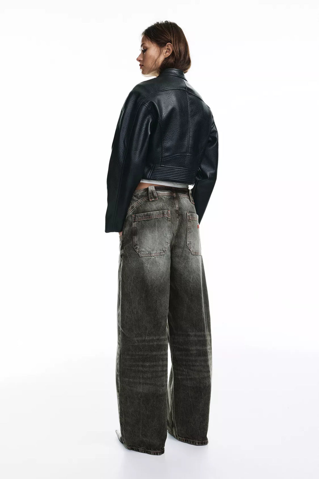 Baggy jeans with pink stitching