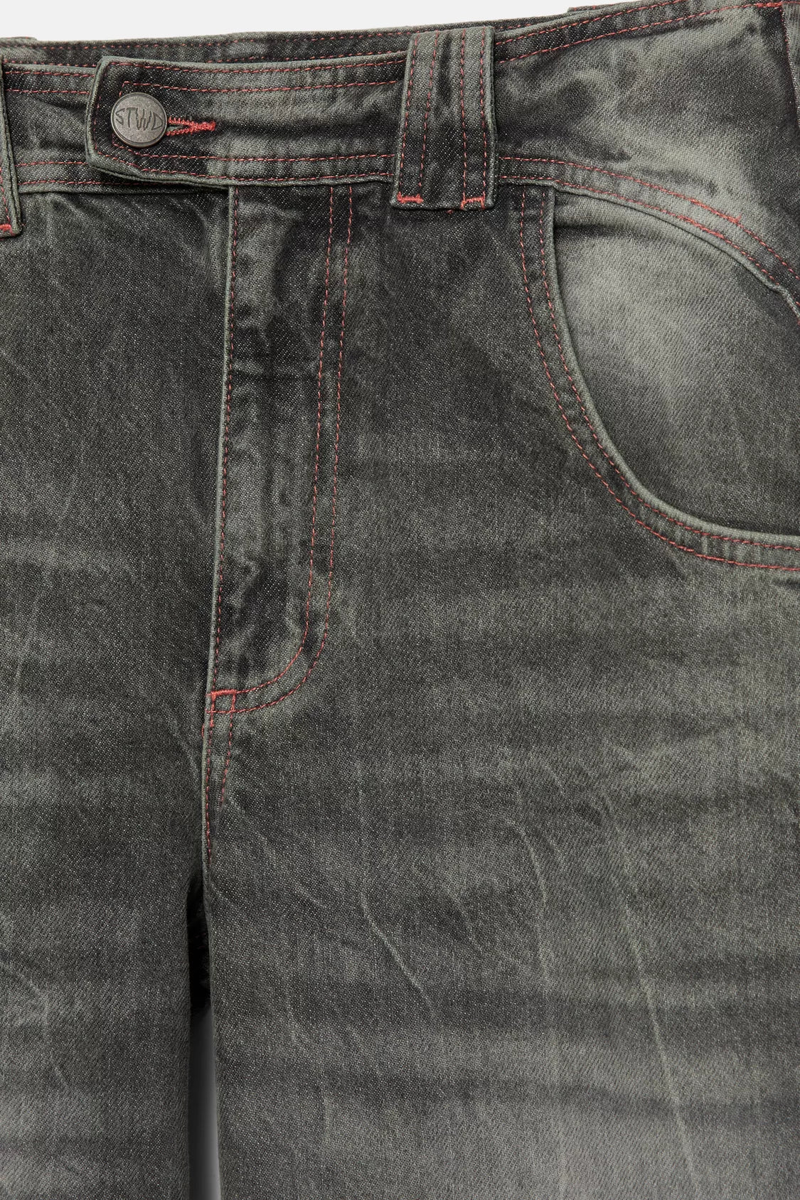 Baggy jeans with pink stitching