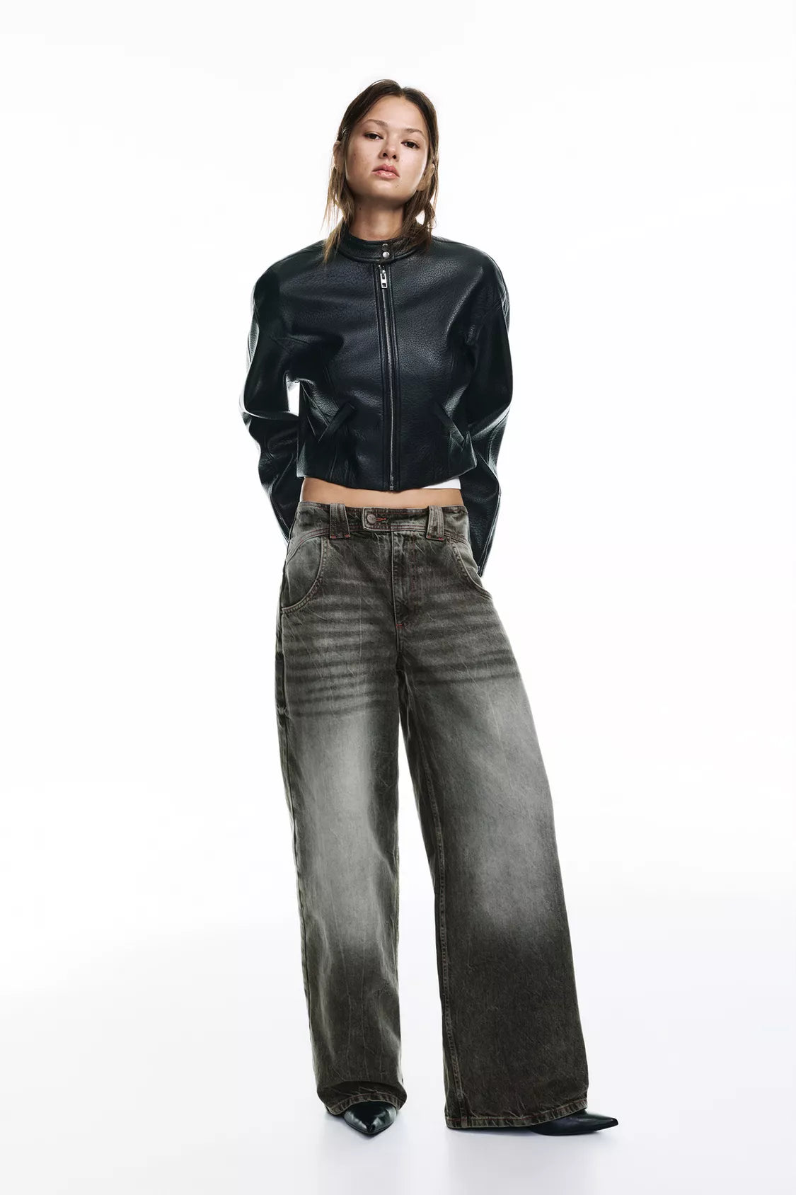 Baggy jeans with pink stitching